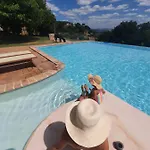 Il Vecchio Mandorlo Farm stay
