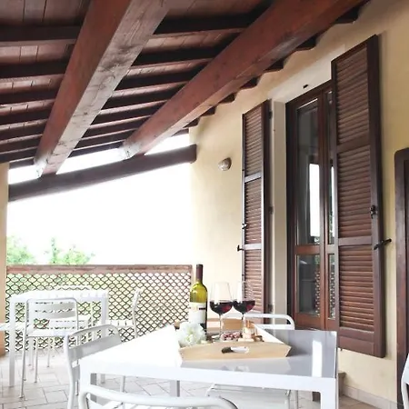 Il Vecchio Mandorlo Farm stay *