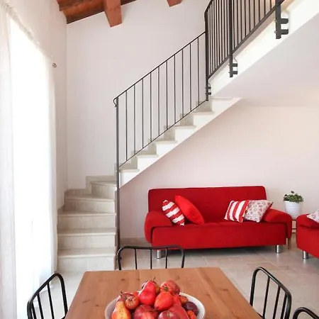 Il Vecchio Mandorlo Farm stay *