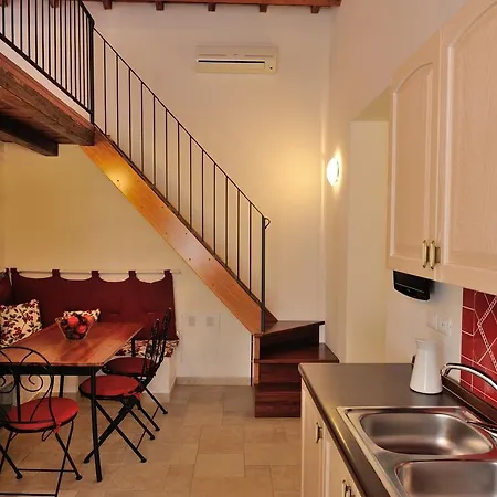 Il Vecchio Mandorlo Farm stay