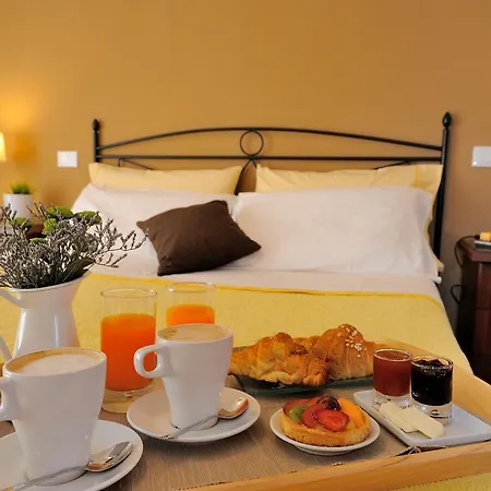 Il Vecchio Mandorlo Farm stay *